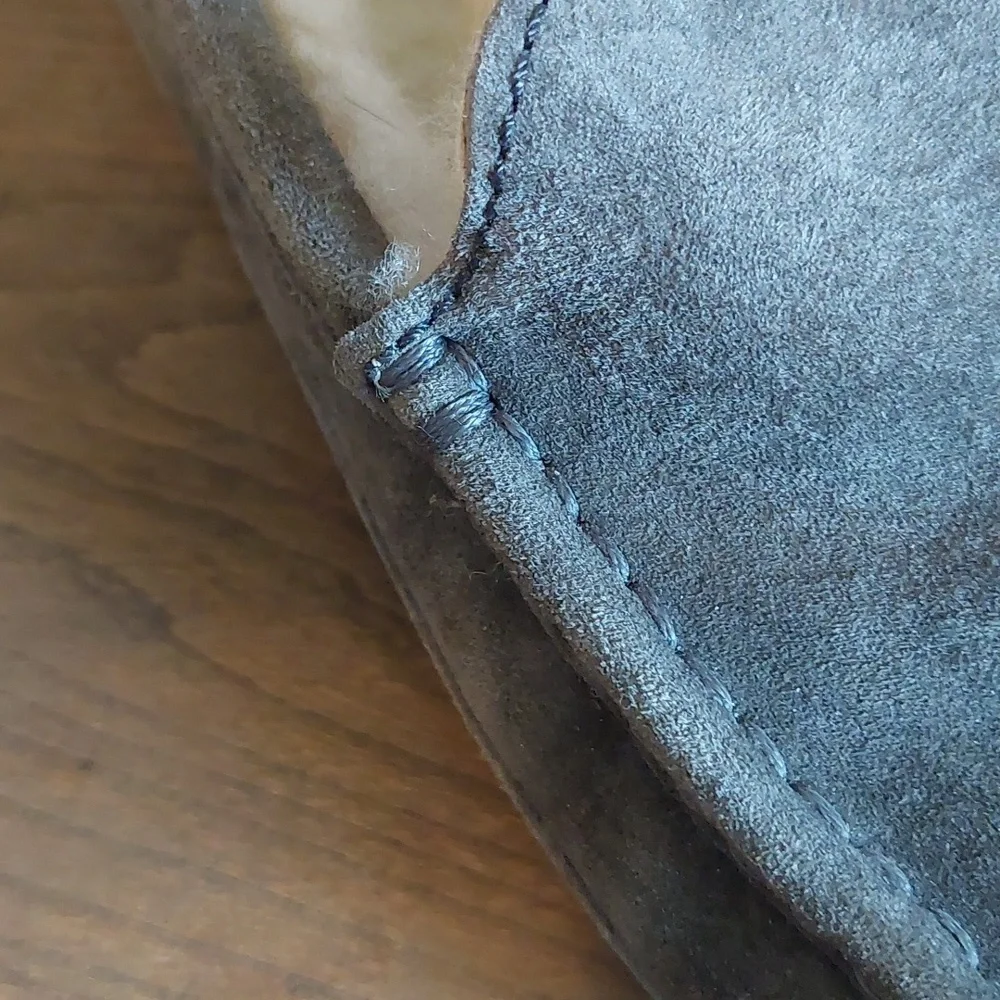 UGG Slippers - Picture 12 of 15